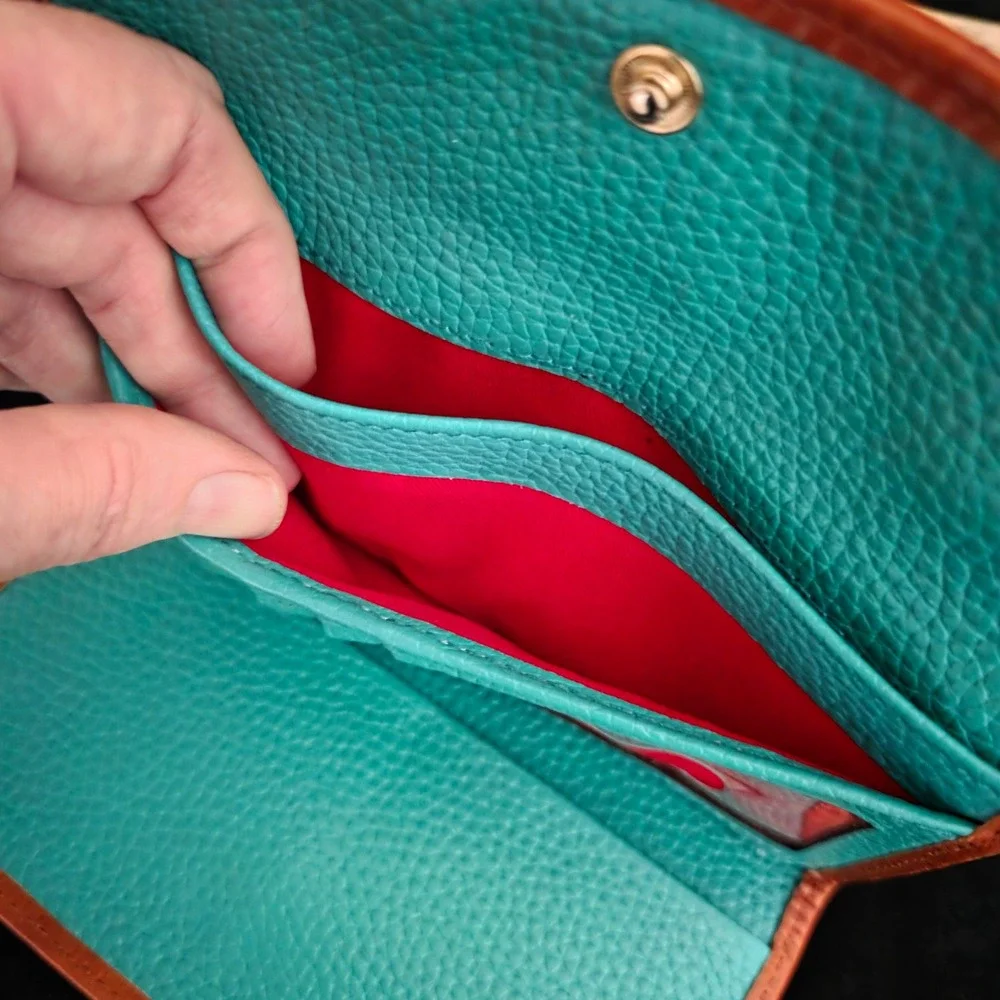 Dooney & Bourke Pebble Grain Leather Continental Clutch Wallet Spearmint NICE